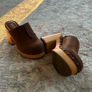 MIA Brown Leather Clogs Women’s Size 7 – Like New